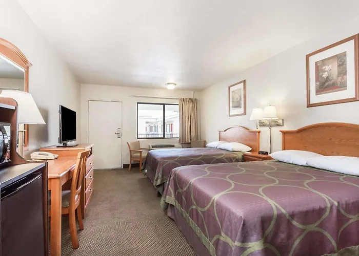 Super 8 By Wyndham Tempe/Asu/Airport Hotel